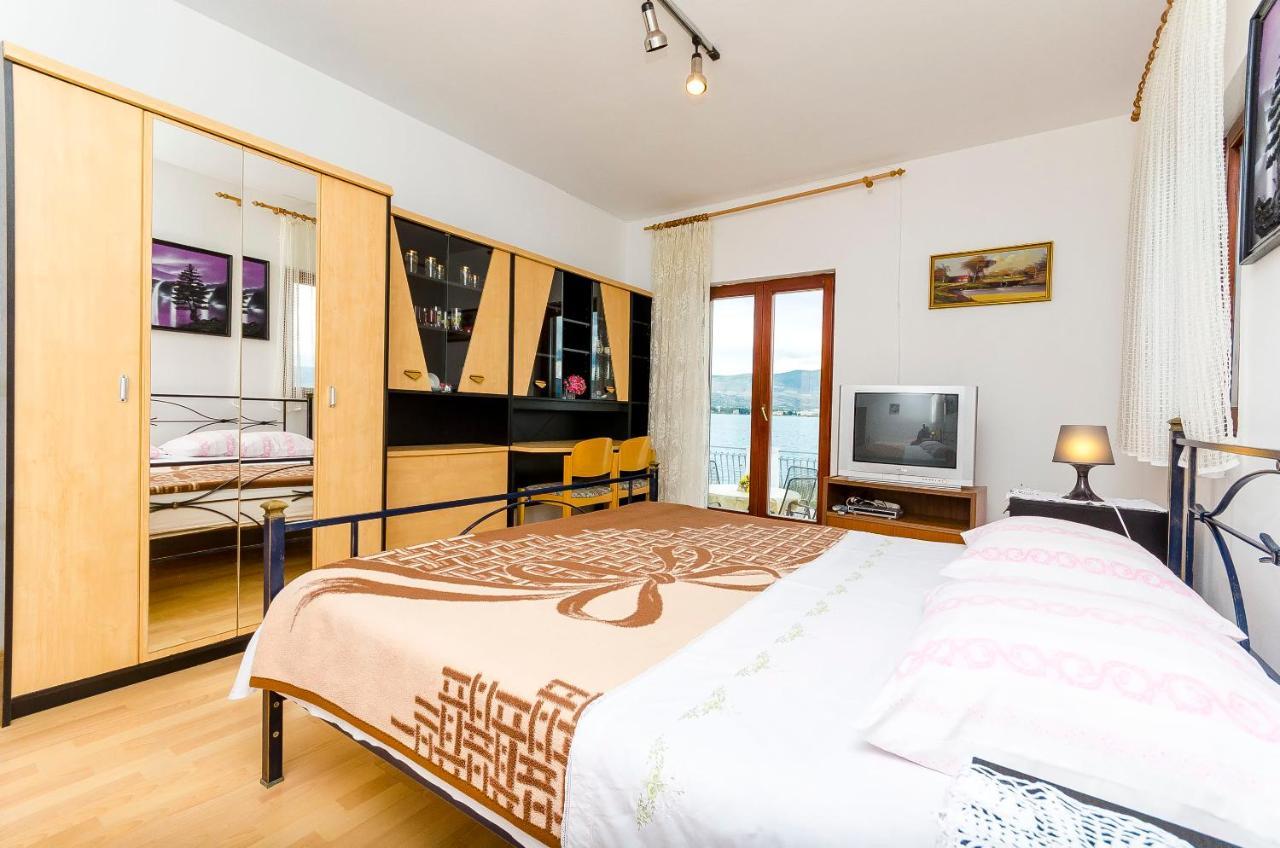 Apartments Marijana Трогир Екстериор снимка
